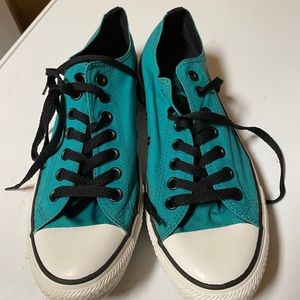Blue/black converse in perfect condition